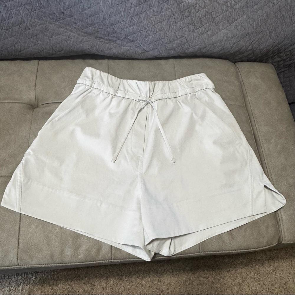 Lululemon cinchable waist high rise woven short 3.5